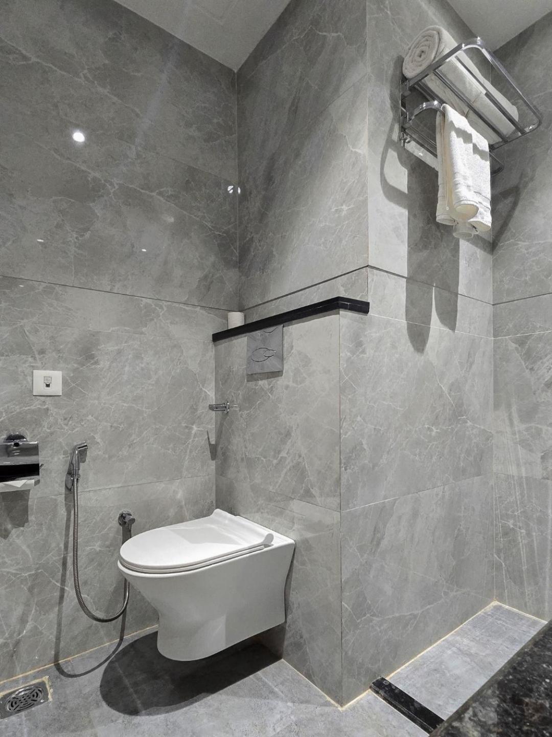 Clarks Inn Suites Agra Near Tajmahal Zewnętrze zdjęcie