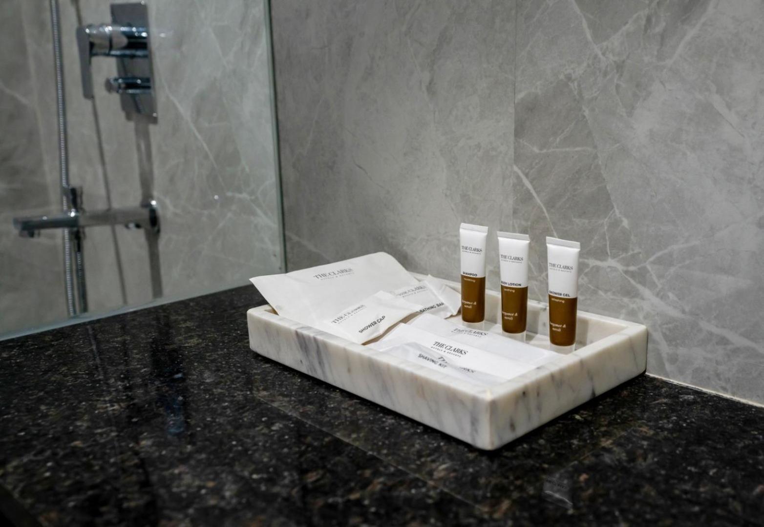 Clarks Inn Suites Agra Near Tajmahal Zewnętrze zdjęcie