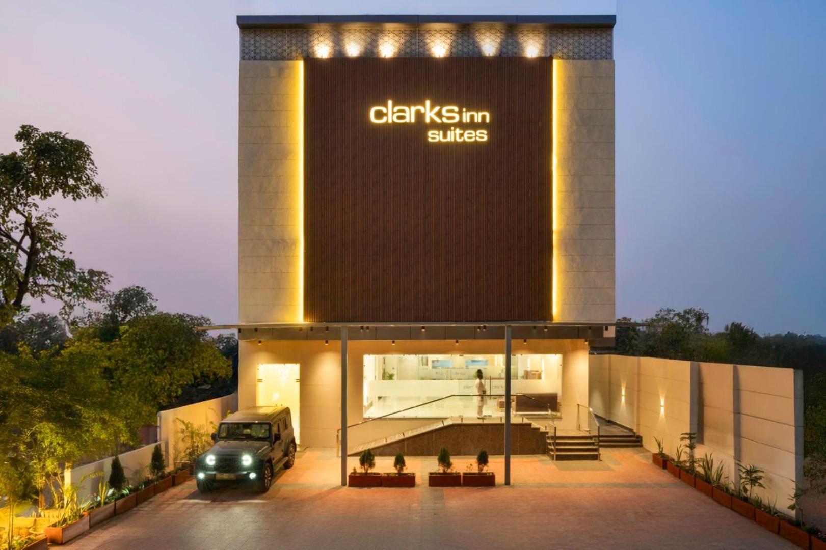 Clarks Inn Suites Agra Near Tajmahal Zewnętrze zdjęcie