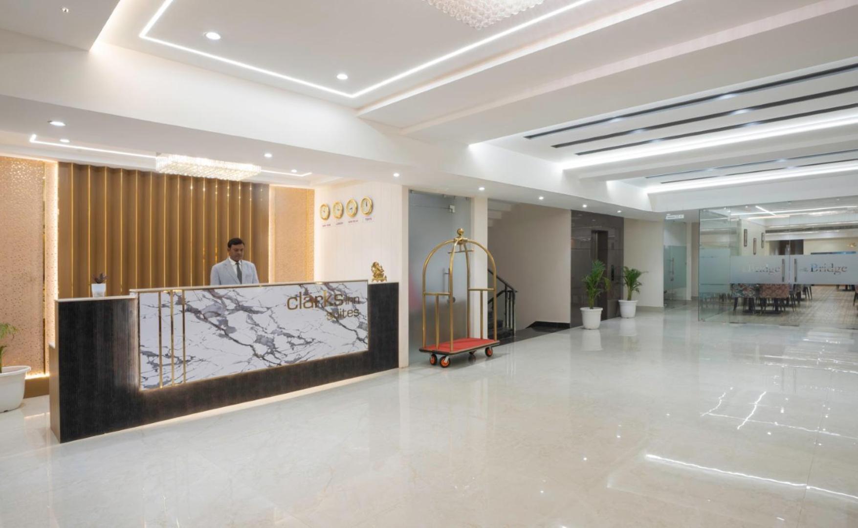 Clarks Inn Suites Agra Near Tajmahal Zewnętrze zdjęcie