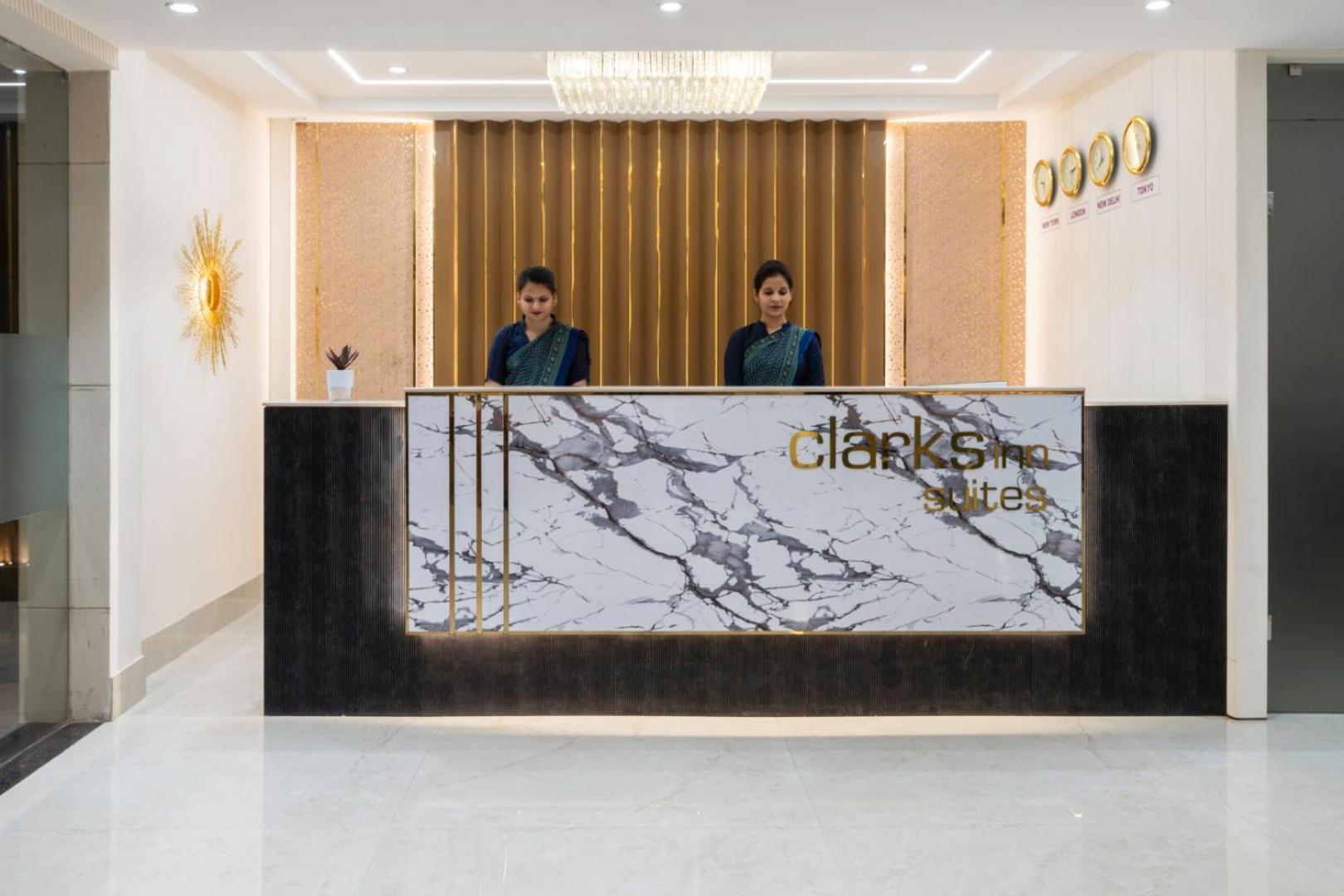 Clarks Inn Suites Agra Near Tajmahal Zewnętrze zdjęcie