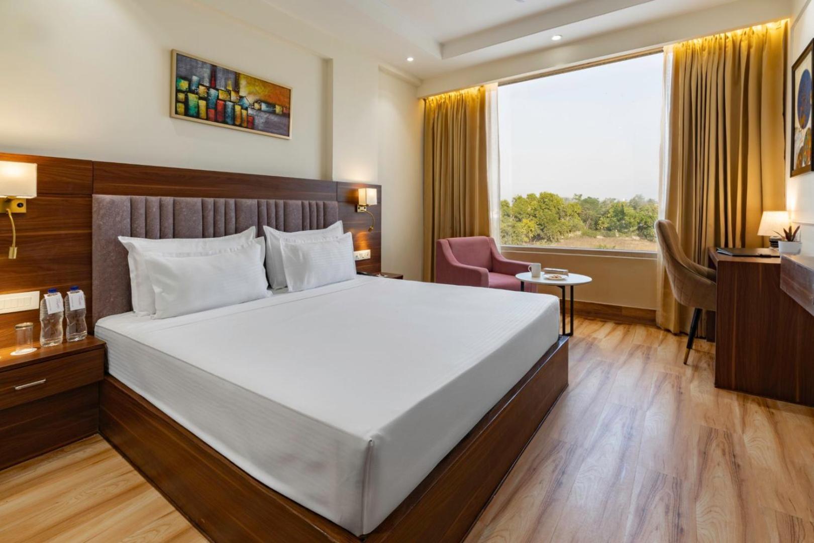 Clarks Inn Suites Agra Near Tajmahal Zewnętrze zdjęcie