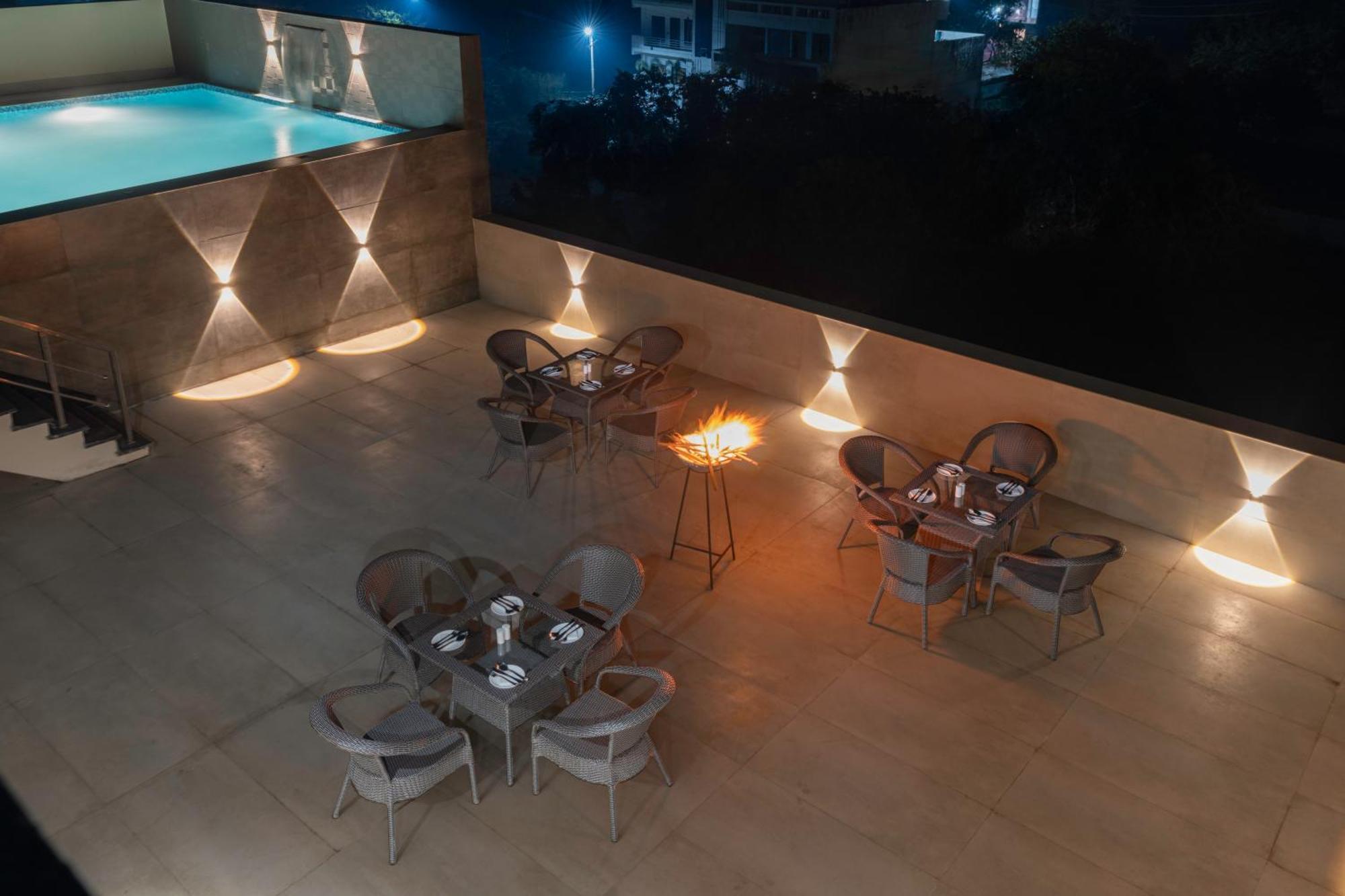 Clarks Inn Suites Agra Near Tajmahal Zewnętrze zdjęcie
